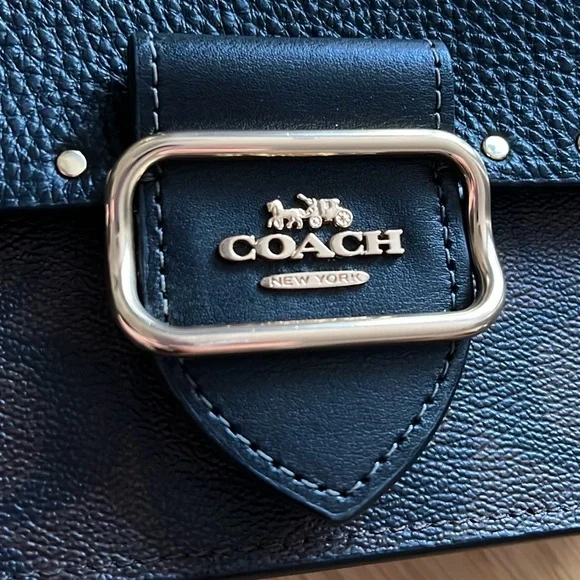 Coach Bag - Picture 4 of 8